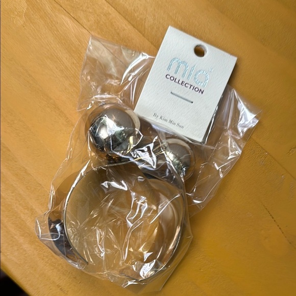 Mia Collection Gold Twist Knob Chunky Bracelet - Picture 1 of 3